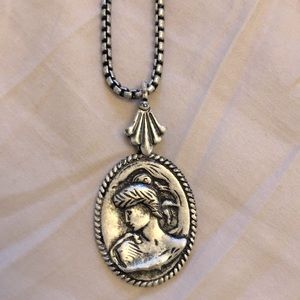 Silver pendant necklace